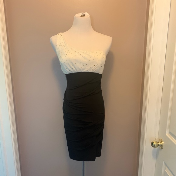 Body Central Dresses & Skirts - BodyCentral black white gold one strap party dress